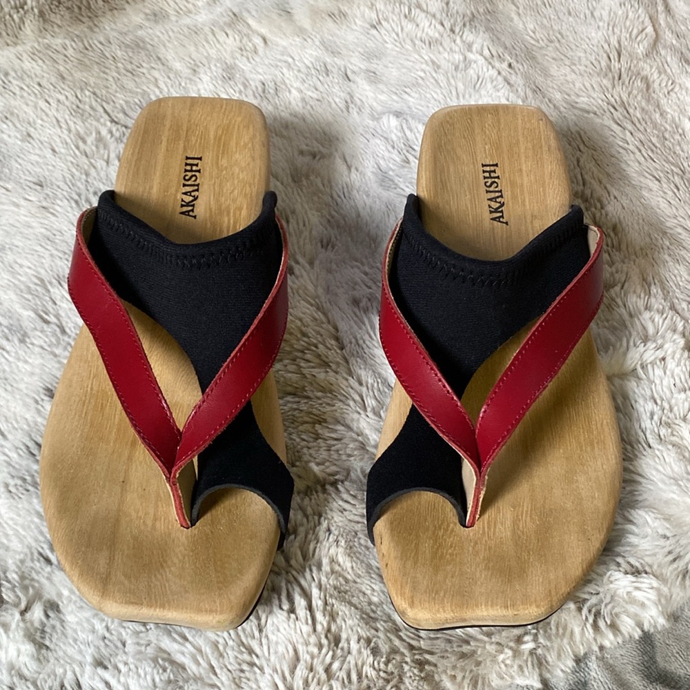Akaishi sandals, sz 7 EUC